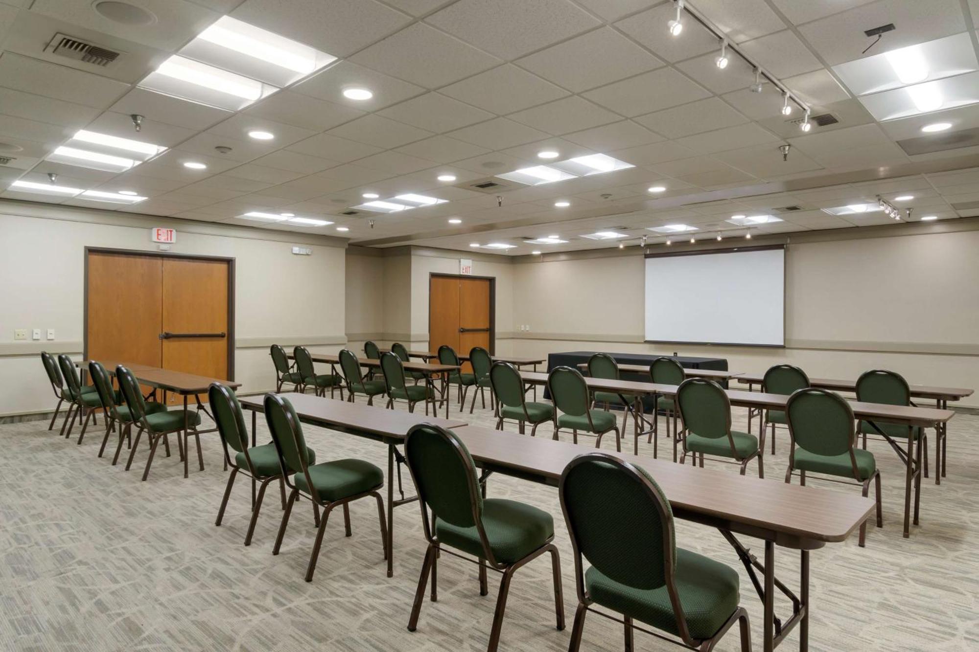 Hotel Western And Conference Center